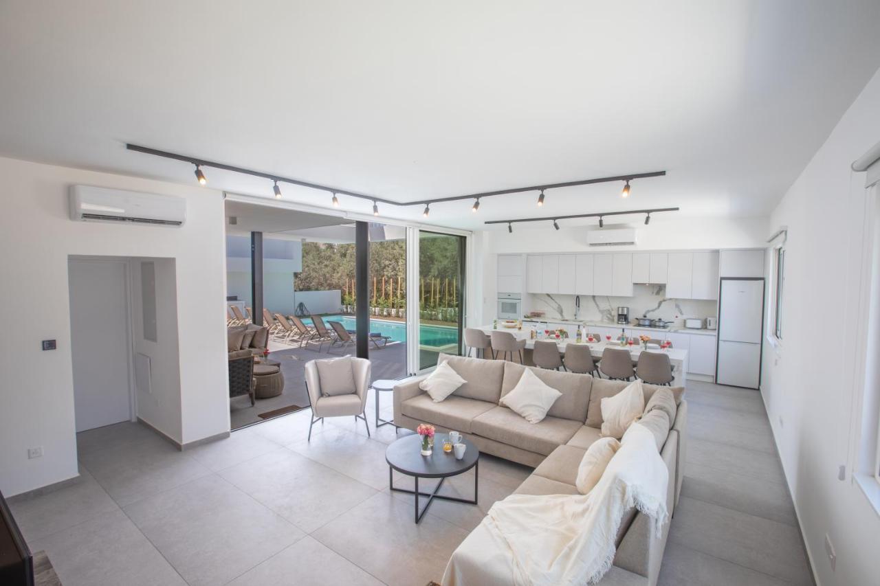 Kube Luxury Villas Ayía Nápa Extérieur photo