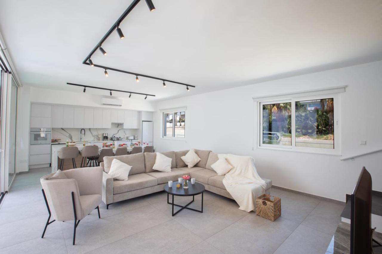 Kube Luxury Villas Ayía Nápa Extérieur photo